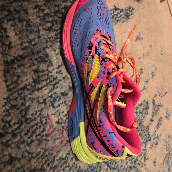 ASICS - Picture 4 of 5